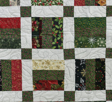 Load image into Gallery viewer, Christmas throw quilt