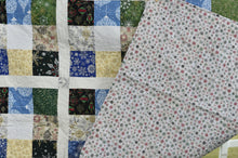 Load image into Gallery viewer, Christmas throw quilt