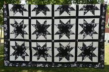 Load image into Gallery viewer, Throw quilt