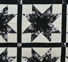 Load image into Gallery viewer, Throw quilt