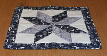 Load image into Gallery viewer, Holiday table runner