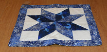 Load image into Gallery viewer, Holiday table runner