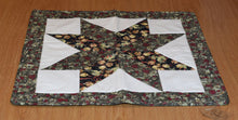 Load image into Gallery viewer, Holiday table runner