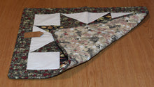 Load image into Gallery viewer, Holiday table runner