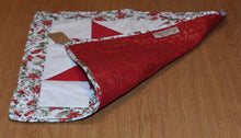 Load image into Gallery viewer, Holiday table runner