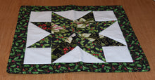 Load image into Gallery viewer, Holiday table runner
