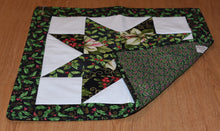 Load image into Gallery viewer, Holiday table runner