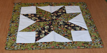 Load image into Gallery viewer, Holiday table runner