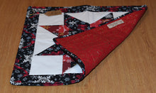 Load image into Gallery viewer, Holiday table runner