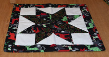 Load image into Gallery viewer, Holiday table runner