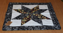 Load image into Gallery viewer, Holiday table runner