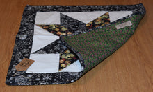 Load image into Gallery viewer, Holiday table runner