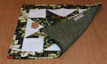 Load image into Gallery viewer, Holiday table runner