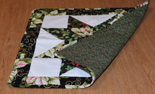 Load image into Gallery viewer, Holiday table runner
