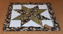 Load image into Gallery viewer, Holiday table runner