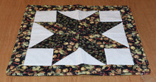 Load image into Gallery viewer, Holiday table runner