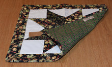 Load image into Gallery viewer, Holiday table runner
