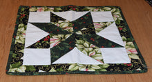 Load image into Gallery viewer, Holiday table runner