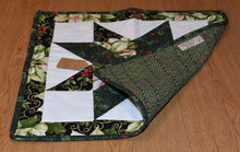 Load image into Gallery viewer, Holiday table runner