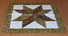 Load image into Gallery viewer, Holiday table runner