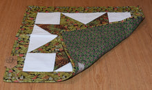 Load image into Gallery viewer, Holiday table runner