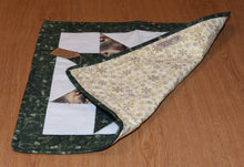 Load image into Gallery viewer, Holiday table runner