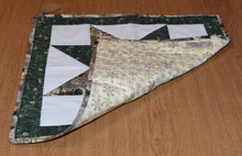 Load image into Gallery viewer, Holiday table runner