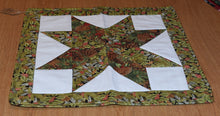 Load image into Gallery viewer, Holiday table runner